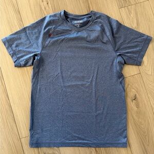 NWOT Rhone Sentry V Neck Mens Blue Stripe Performance Short Sleeves Athletic Tee